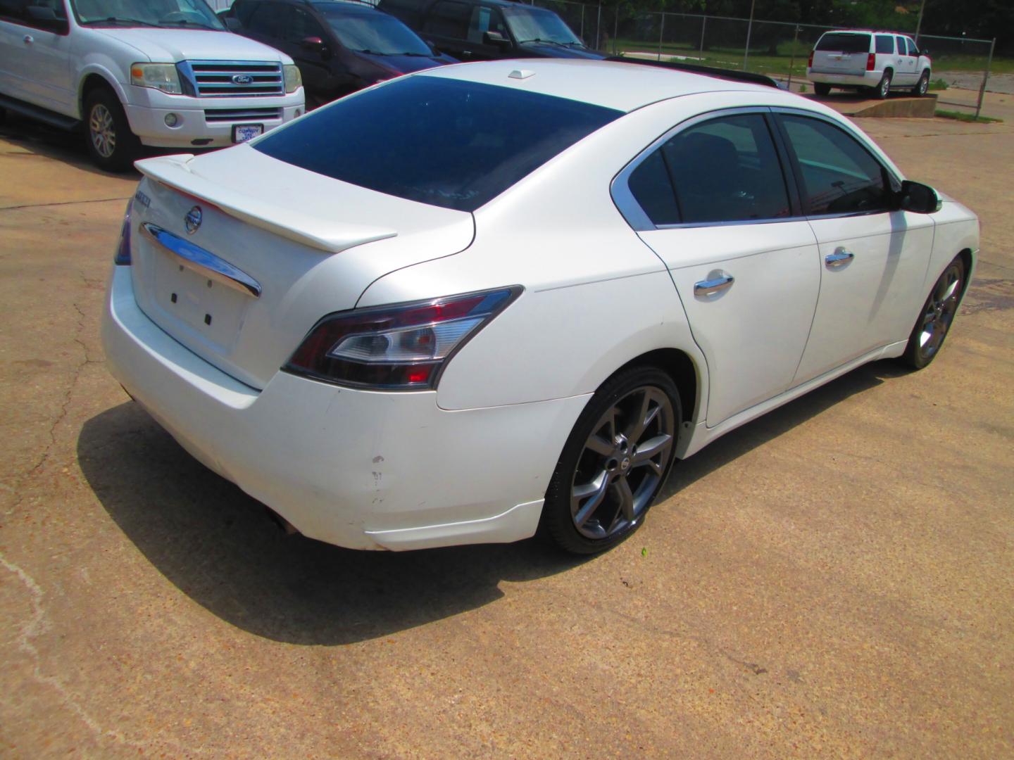 2013 WHITE Nissan Maxima SV (1N4AA5AP4DC) with an 3.5L V6 DOHC 24V engine, Continuously Variable Transmission transmission, located at 1815 NE 28th St., Fort Worth, TX, 76106, (817) 625-6251, 32.795582, -97.333069 - Photo#4