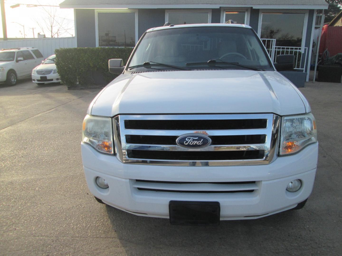 2011 WHITE Ford Expedition EL King Ranch 2WD (1FMJK1H53BE) with an 5.4L V8 SOHC 16V FFV engine, 6-Speed Automatic transmission, located at 1815 NE 28th St., Fort Worth, TX, 76106, (817) 625-6251, 32.795582, -97.333069 - Photo#1