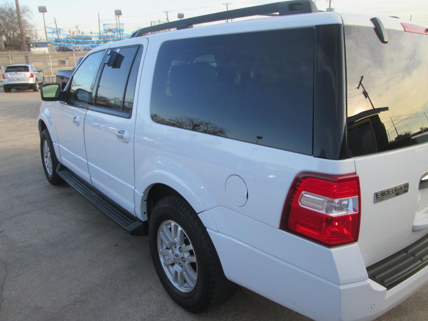 2011 WHITE Ford Expedition EL King Ranch 2WD (1FMJK1H53BE) with an 5.4L V8 SOHC 16V FFV engine, 6-Speed Automatic transmission, located at 1815 NE 28th St., Fort Worth, TX, 76106, (817) 625-6251, 32.795582, -97.333069 - Photo#7