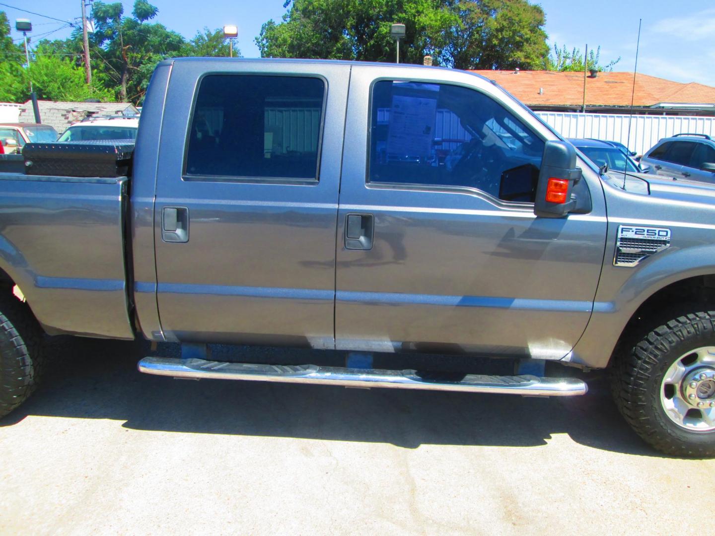 2010 GRAY Ford F-250 SD Cabela Crew Cab 4WD (1FTSW2B58AE) with an 5.4L V8 SOHC 16V engine, located at 1815 NE 28th St., Fort Worth, TX, 76106, (817) 625-6251, 32.795582, -97.333069 - Photo#4