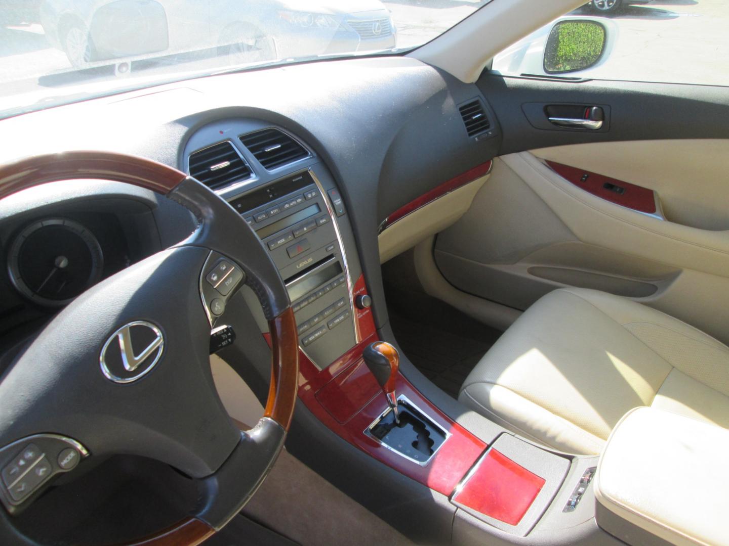 2012 WHITE Lexus ES 350 Sedan (JTHBK1EG7C2) with an 3.5L V6 DOHC 24V engine, 6-Speed Automatic transmission, located at 1815 NE 28th St., Fort Worth, TX, 76106, (817) 625-6251, 32.795582, -97.333069 - Photo#12