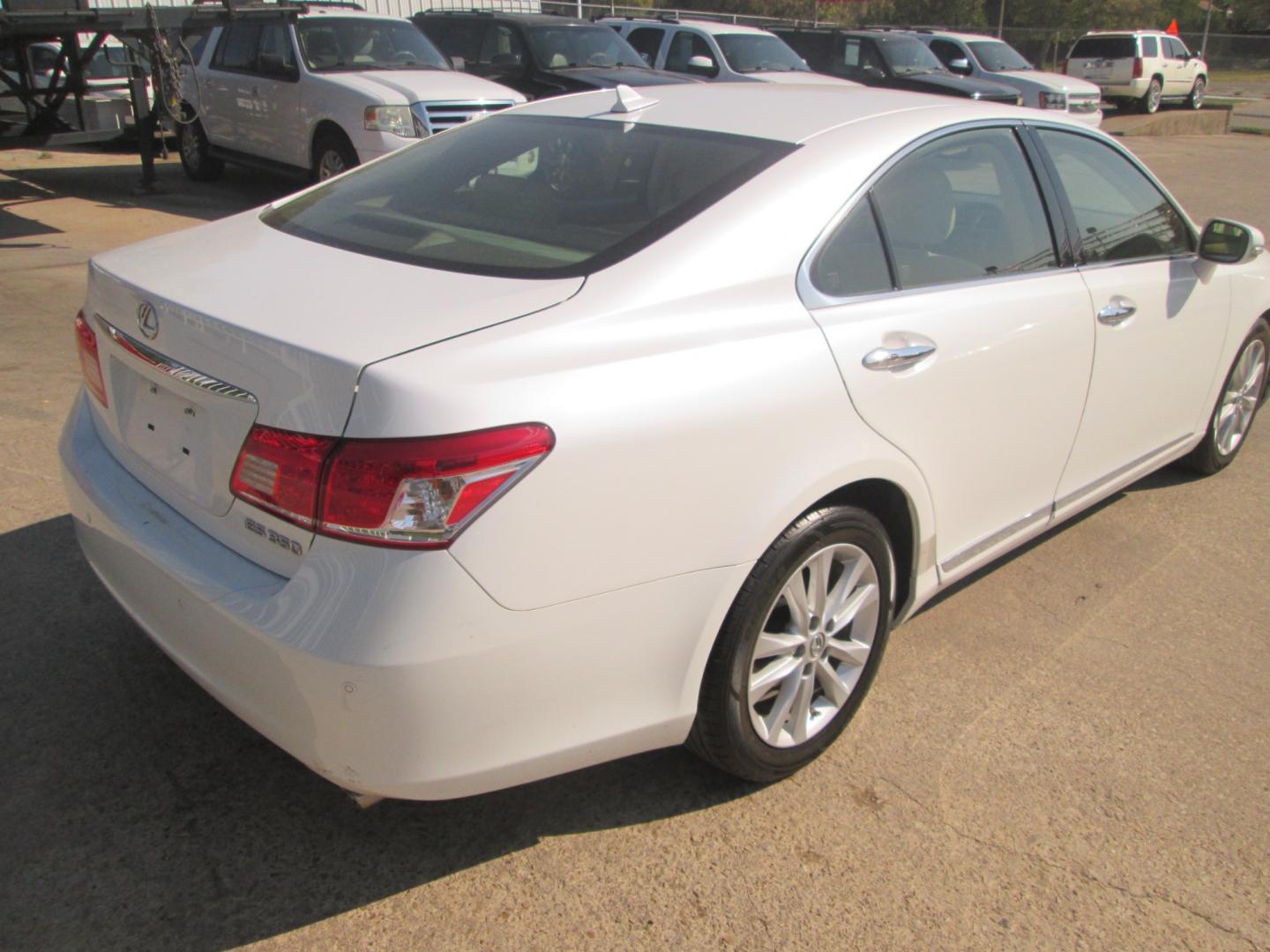 2012 WHITE Lexus ES 350 Sedan (JTHBK1EG7C2) with an 3.5L V6 DOHC 24V engine, 6-Speed Automatic transmission, located at 1815 NE 28th St., Fort Worth, TX, 76106, (817) 625-6251, 32.795582, -97.333069 - Photo#4