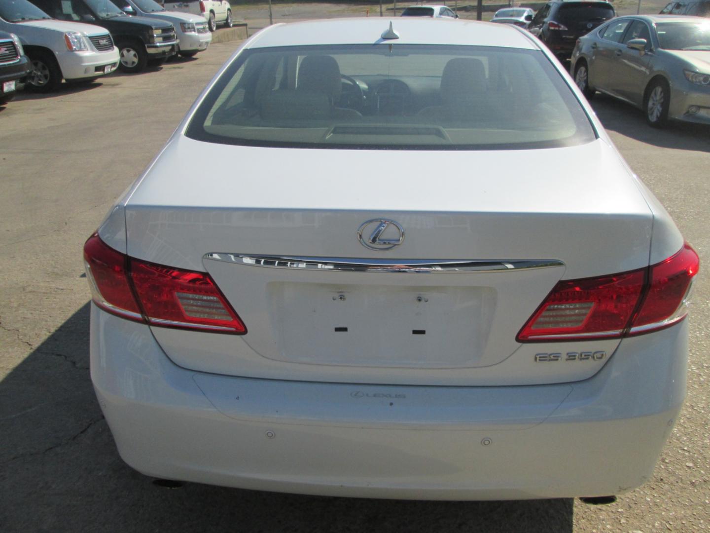 2012 WHITE Lexus ES 350 Sedan (JTHBK1EG7C2) with an 3.5L V6 DOHC 24V engine, 6-Speed Automatic transmission, located at 1815 NE 28th St., Fort Worth, TX, 76106, (817) 625-6251, 32.795582, -97.333069 - Photo#5