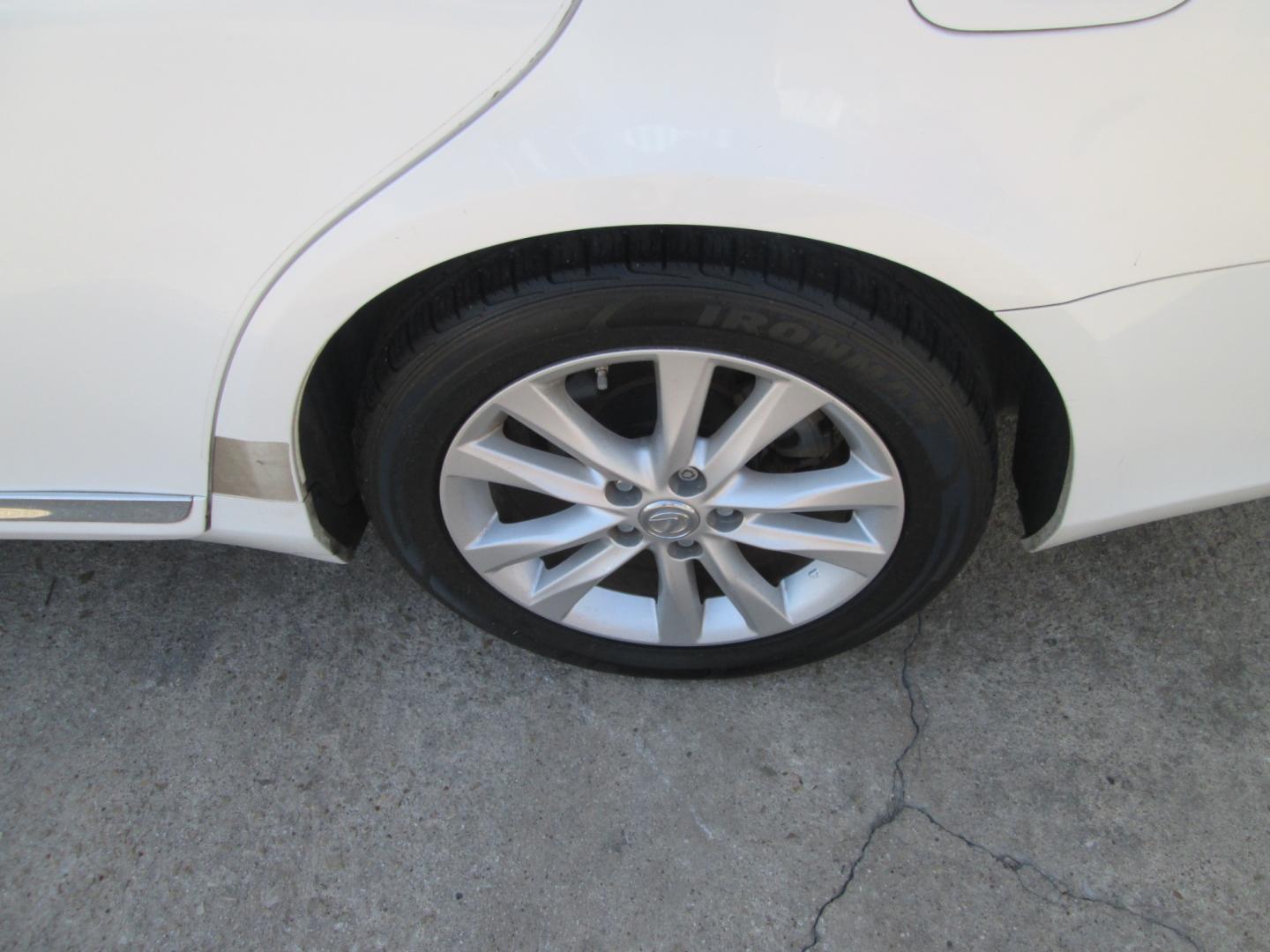 2012 WHITE Lexus ES 350 Sedan (JTHBK1EG7C2) with an 3.5L V6 DOHC 24V engine, 6-Speed Automatic transmission, located at 1815 NE 28th St., Fort Worth, TX, 76106, (817) 625-6251, 32.795582, -97.333069 - Photo#8