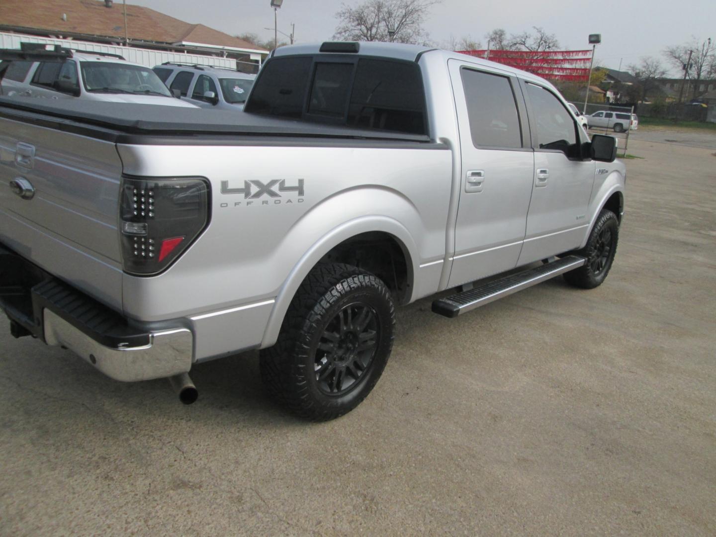 2011 SILVER Ford F-150 FX4 SuperCrew 5.5-ft. Bed 4WD (1FTFW1ET1BF) with an 3.5L V6 engine, 4-Speed Automatic transmission, located at 1815 NE 28th St., Fort Worth, TX, 76106, (817) 625-6251, 32.795582, -97.333069 - Photo#4