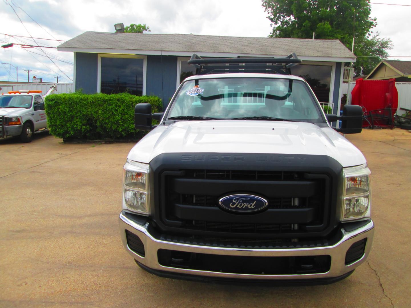 2014 WHITE Ford F-250 SD XL 2WD (1FTBF2A69EE) with an 6.2L V8 OHV 16V engine, 6-Speed Automatic transmission, located at 1815 NE 28th St., Fort Worth, TX, 76106, (817) 625-6251, 32.795582, -97.333069 - Photo#1