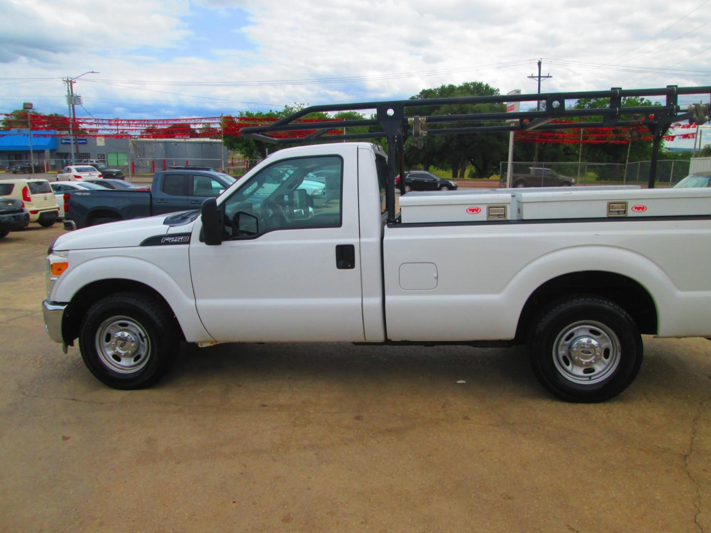 2014 WHITE Ford F-250 SD XL 2WD (1FTBF2A69EE) with an 6.2L V8 OHV 16V engine, 6-Speed Automatic transmission, located at 1815 NE 28th St., Fort Worth, TX, 76106, (817) 625-6251, 32.795582, -97.333069 - Photo#8