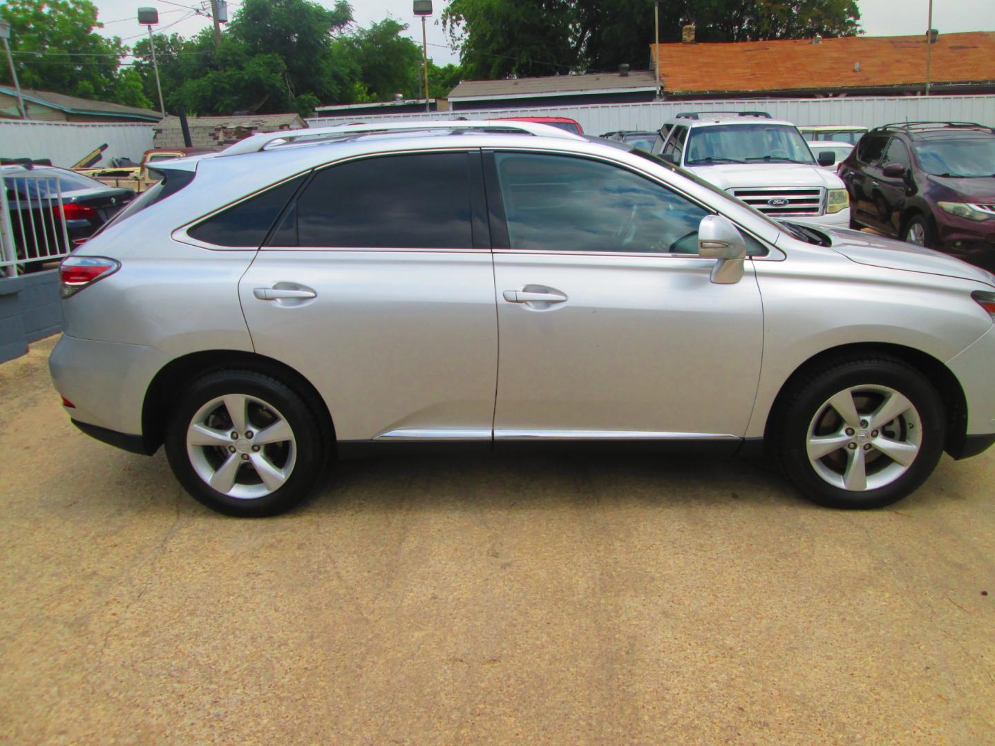 2015 SILVER Lexus RX 350 FWD (2T2ZK1BA4FC) with an 3.5L V6 DOHC 24V engine, 6-Speed Automatic transmission, located at 1815 NE 28th St., Fort Worth, TX, 76106, (817) 625-6251, 32.795582, -97.333069 - Photo#3