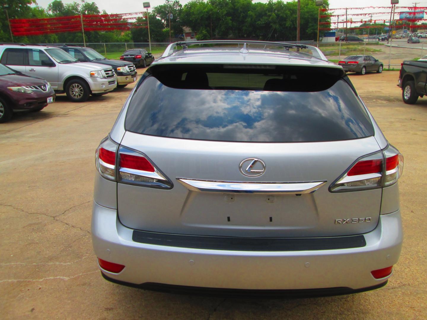 2015 SILVER Lexus RX 350 FWD (2T2ZK1BA4FC) with an 3.5L V6 DOHC 24V engine, 6-Speed Automatic transmission, located at 1815 NE 28th St., Fort Worth, TX, 76106, (817) 625-6251, 32.795582, -97.333069 - Photo#5