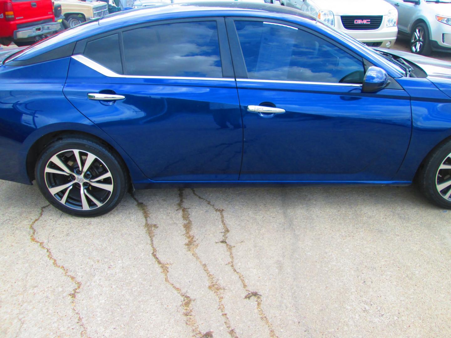 2020 BLUE Nissan Altima 2.5 S (1N4BL4BV1LC) with an 2.5L L4 DOHC 16V engine, CVT transmission, located at 1815 NE 28th St., Fort Worth, TX, 76106, (817) 625-6251, 32.795582, -97.333069 - Photo#3