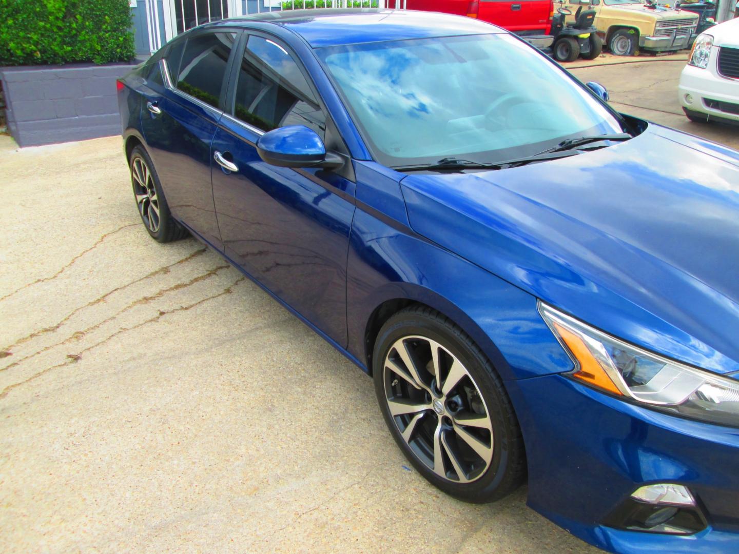 2020 BLUE Nissan Altima 2.5 S (1N4BL4BV1LC) with an 2.5L L4 DOHC 16V engine, CVT transmission, located at 1815 NE 28th St., Fort Worth, TX, 76106, (817) 625-6251, 32.795582, -97.333069 - Photo#2