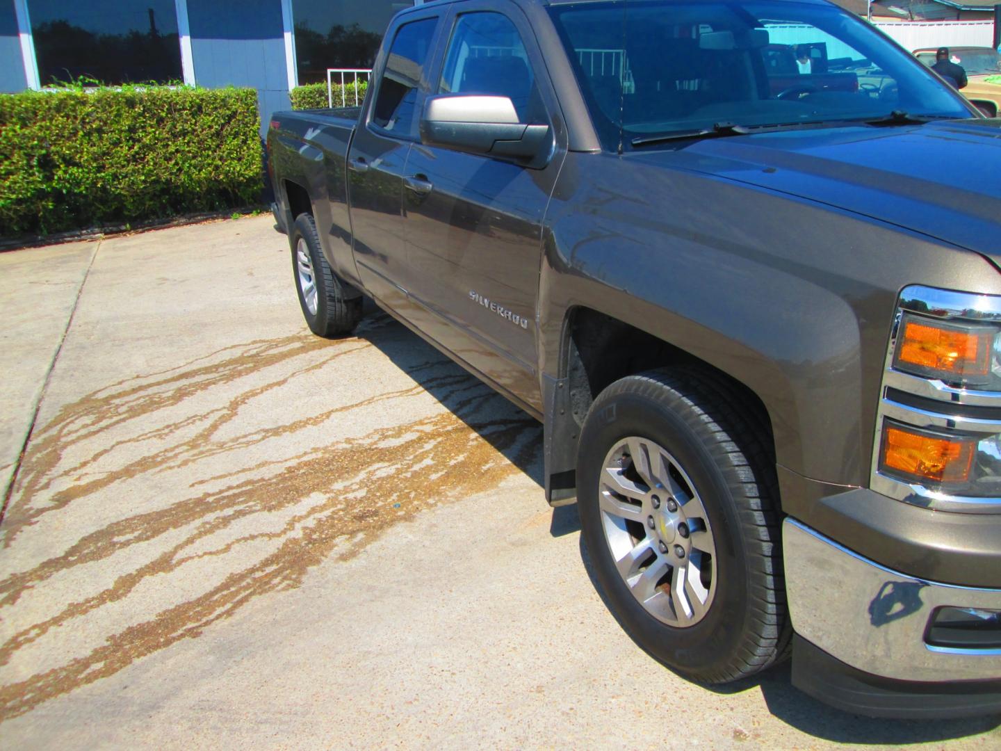 2015 BROWN Chevrolet Silverado 1500 LT Double Cab 4WD (1GCVKREC4FZ) with an 5.3L V8 OHV 16V engine, 6-Speed Automatic transmission, located at 1815 NE 28th St., Fort Worth, TX, 76106, (817) 625-6251, 32.795582, -97.333069 - Photo#2