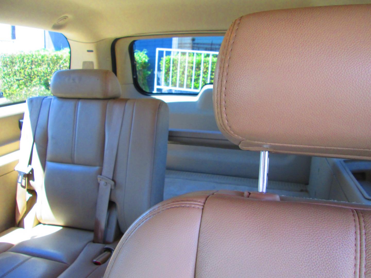 2007 GOLD Chevrolet Suburban LS 1500 2WD (1GNFC16047R) with an 5.3L V8 OHV 16V FFV engine, 4-Speed Automatic Overdrive transmission, located at 1815 NE 28th St., Fort Worth, TX, 76106, (817) 625-6251, 32.795582, -97.333069 - Photo#9