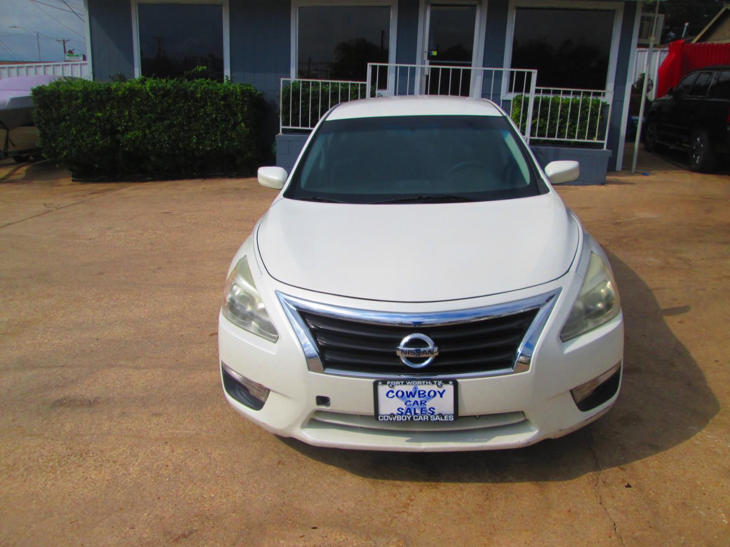 2015 WHITE Nissan Altima 2.5 S (1N4AL3AP4FN) with an 2.5L L4 DOHC 16V engine, Continuously Variable Transmission transmission, located at 1815 NE 28th St., Fort Worth, TX, 76106, (817) 625-6251, 32.795582, -97.333069 - Photo#1