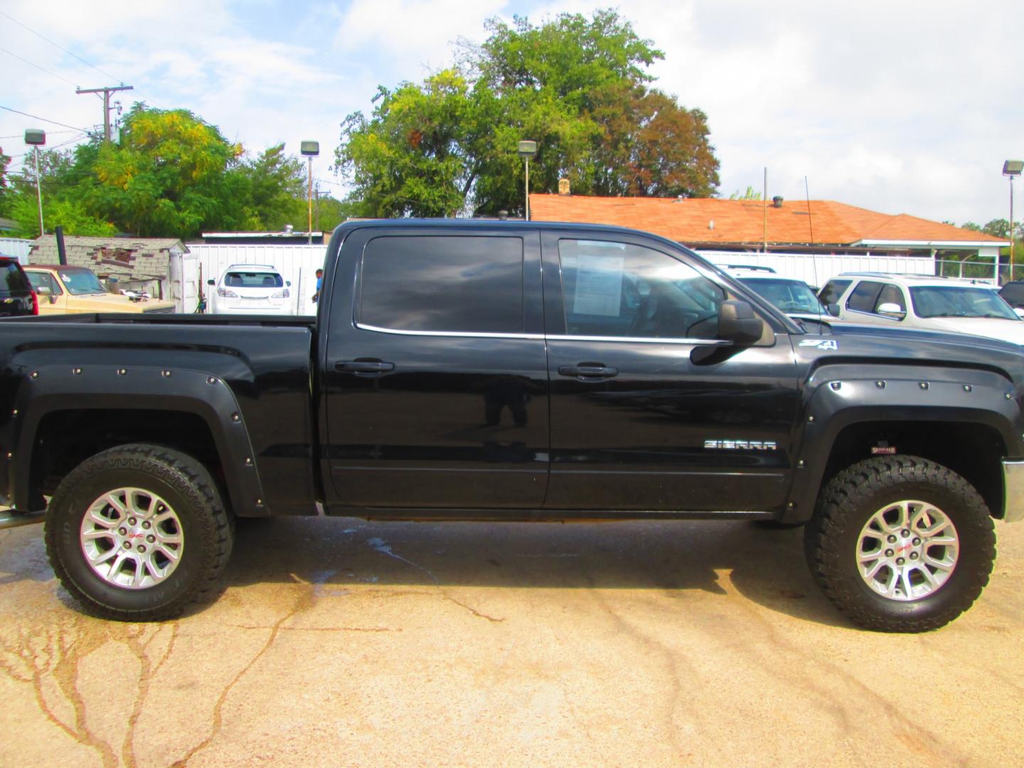 2015 BLACK GMC Sierra 1500 SLE Crew Cab Short Box 4WD (3GTU2UEC7FG) with an 5.3L V8 OHV 16V engine, 6-Speed Automatic transmission, located at 1815 NE 28th St., Fort Worth, TX, 76106, (817) 625-6251, 32.795582, -97.333069 - Photo#3