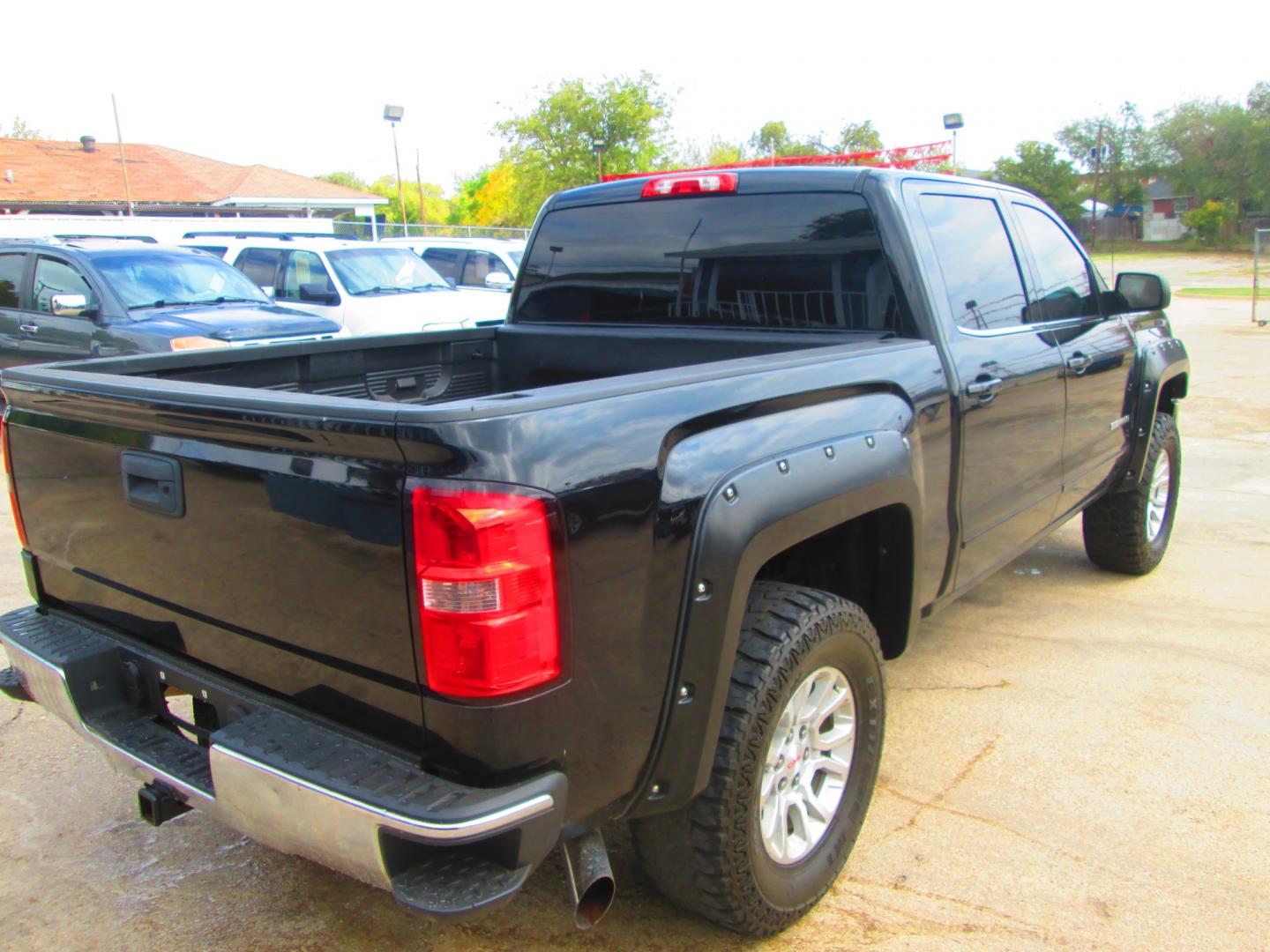 2015 BLACK GMC Sierra 1500 SLE Crew Cab Short Box 4WD (3GTU2UEC7FG) with an 5.3L V8 OHV 16V engine, 6-Speed Automatic transmission, located at 1815 NE 28th St., Fort Worth, TX, 76106, (817) 625-6251, 32.795582, -97.333069 - Photo#4