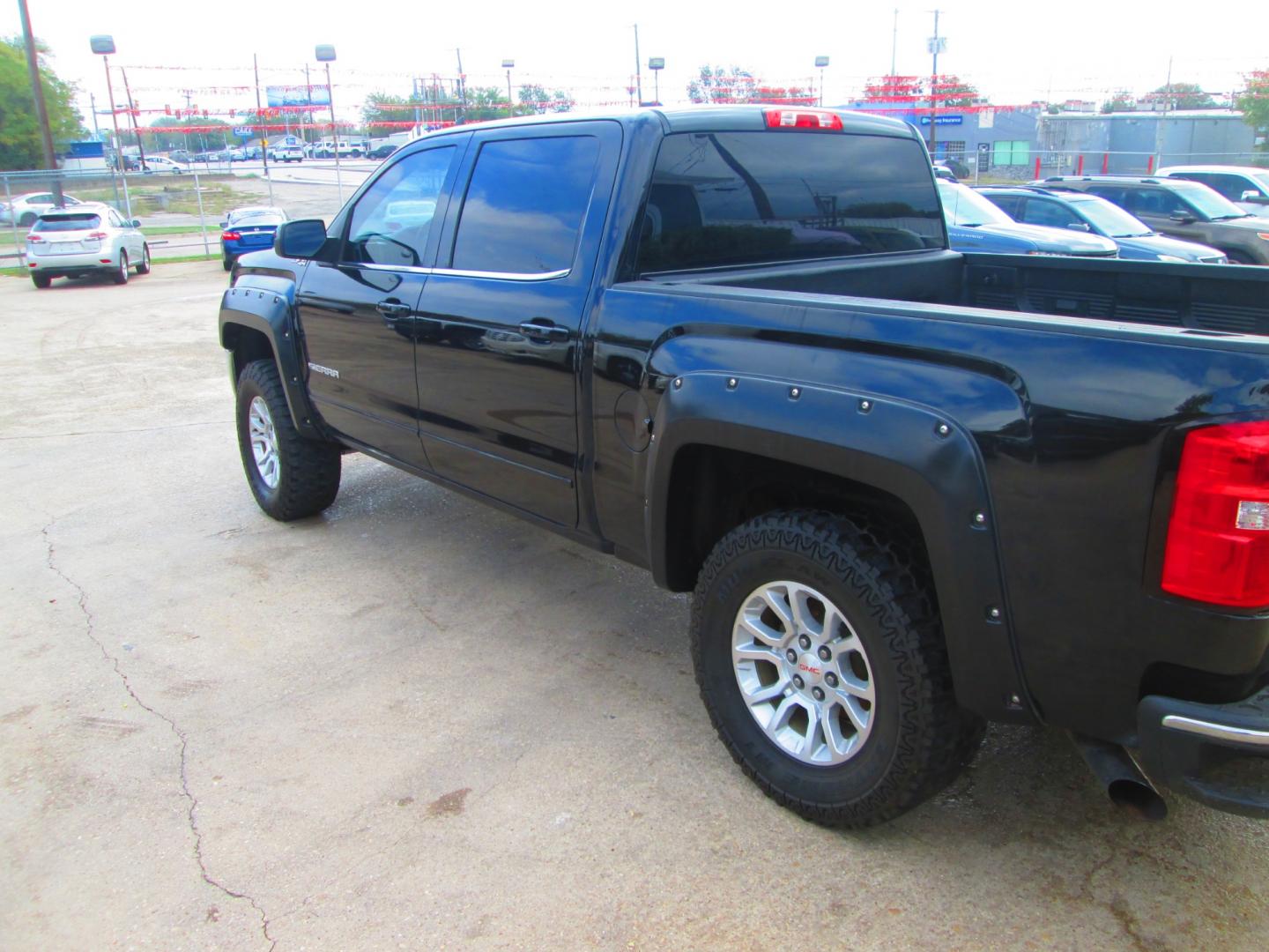 2015 BLACK GMC Sierra 1500 SLE Crew Cab Short Box 4WD (3GTU2UEC7FG) with an 5.3L V8 OHV 16V engine, 6-Speed Automatic transmission, located at 1815 NE 28th St., Fort Worth, TX, 76106, (817) 625-6251, 32.795582, -97.333069 - Photo#7