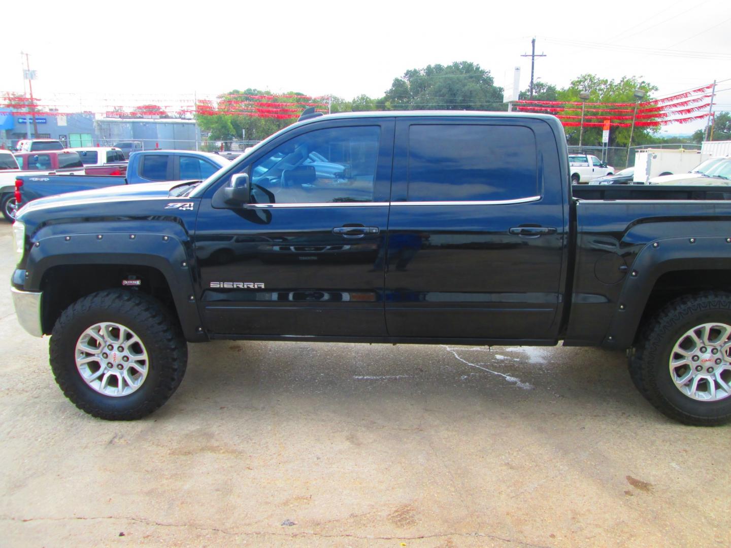 2015 BLACK GMC Sierra 1500 SLE Crew Cab Short Box 4WD (3GTU2UEC7FG) with an 5.3L V8 OHV 16V engine, 6-Speed Automatic transmission, located at 1815 NE 28th St., Fort Worth, TX, 76106, (817) 625-6251, 32.795582, -97.333069 - Photo#8