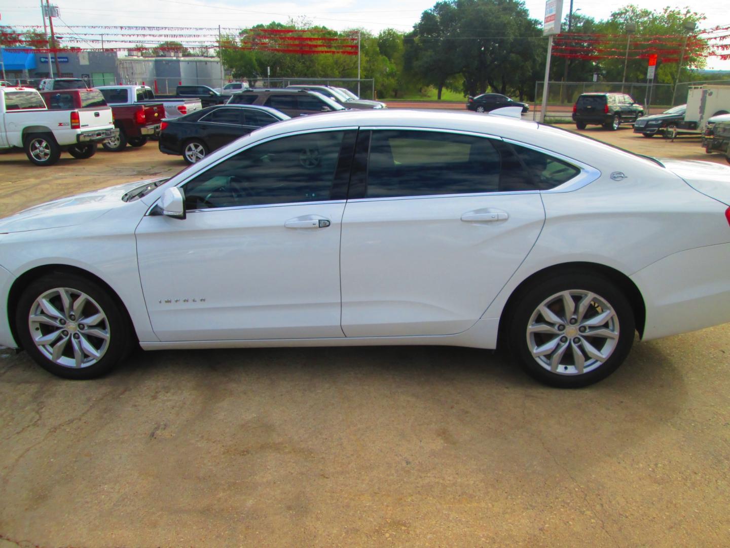 2019 WHITE Chevrolet Impala LT (1G11Z5SA8KU) with an 2.5L L4 DOHC 16V engine, 6A transmission, located at 1815 NE 28th St., Fort Worth, TX, 76106, (817) 625-6251, 32.795582, -97.333069 - Photo#8