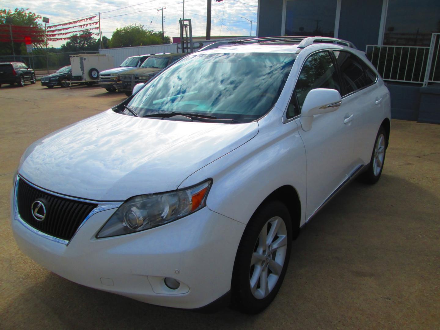 2011 WHITE Lexus RX 350 FWD (2T2ZK1BA2BC) with an 3.5L V6 DOHC 24V engine, 5-Speed Automatic transmission, located at 1815 NE 28th St., Fort Worth, TX, 76106, (817) 625-6251, 32.795582, -97.333069 - Photo#0