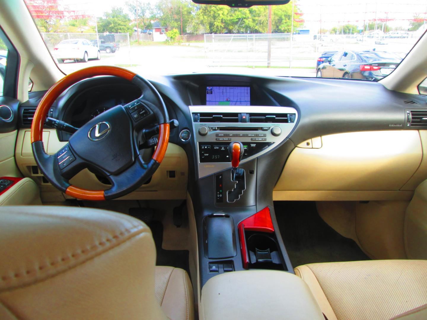 2011 WHITE Lexus RX 350 FWD (2T2ZK1BA2BC) with an 3.5L V6 DOHC 24V engine, 5-Speed Automatic transmission, located at 1815 NE 28th St., Fort Worth, TX, 76106, (817) 625-6251, 32.795582, -97.333069 - Photo#11