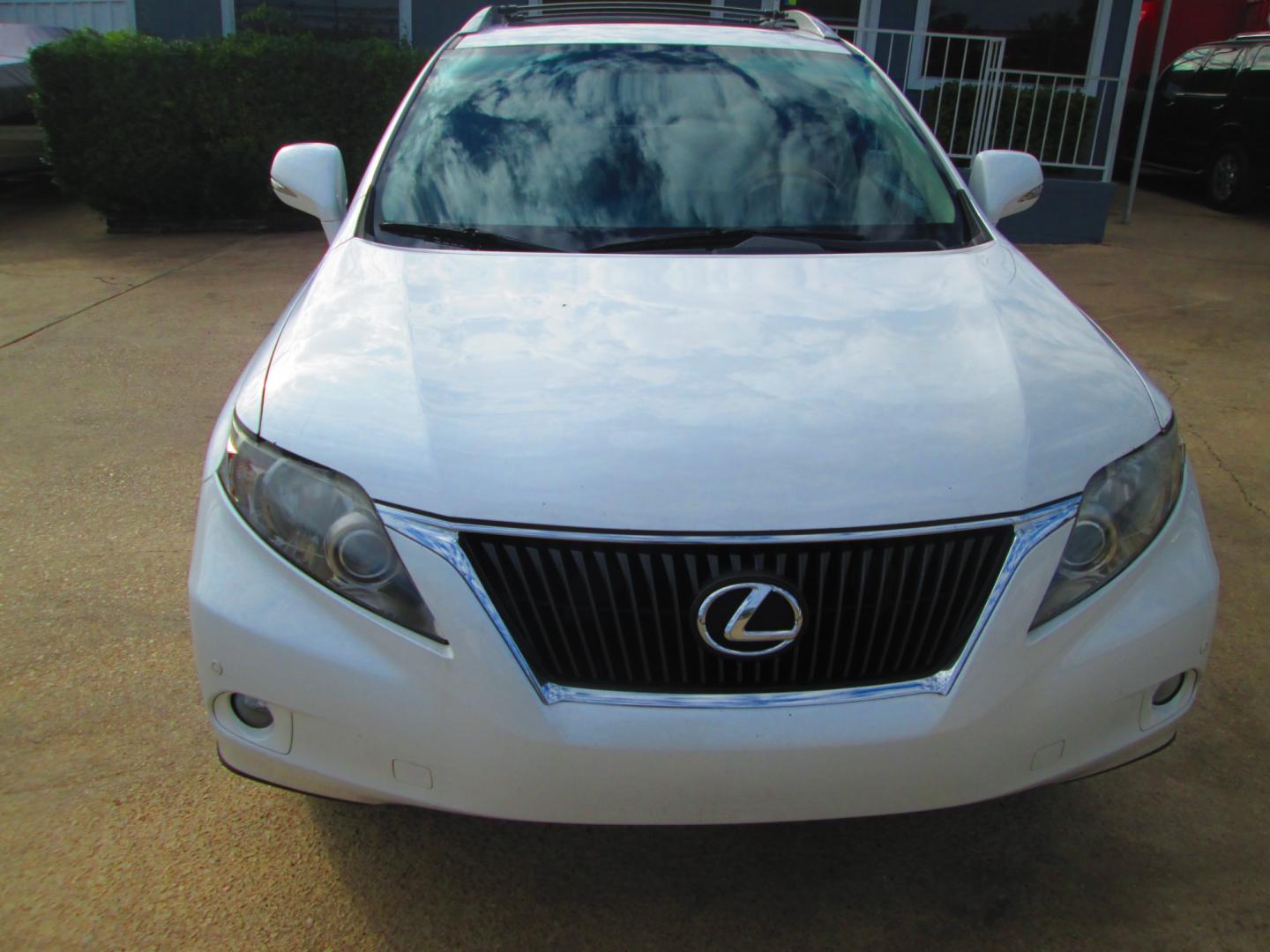 2011 WHITE Lexus RX 350 FWD (2T2ZK1BA2BC) with an 3.5L V6 DOHC 24V engine, 5-Speed Automatic transmission, located at 1815 NE 28th St., Fort Worth, TX, 76106, (817) 625-6251, 32.795582, -97.333069 - Photo#1