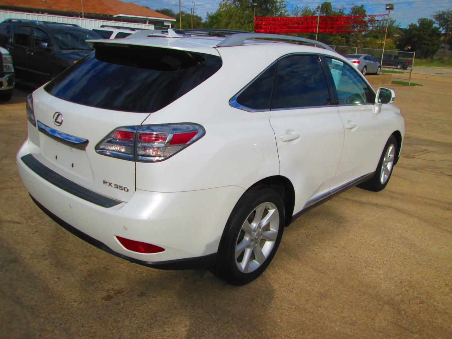 2011 WHITE Lexus RX 350 FWD (2T2ZK1BA2BC) with an 3.5L V6 DOHC 24V engine, 5-Speed Automatic transmission, located at 1815 NE 28th St., Fort Worth, TX, 76106, (817) 625-6251, 32.795582, -97.333069 - Photo#4