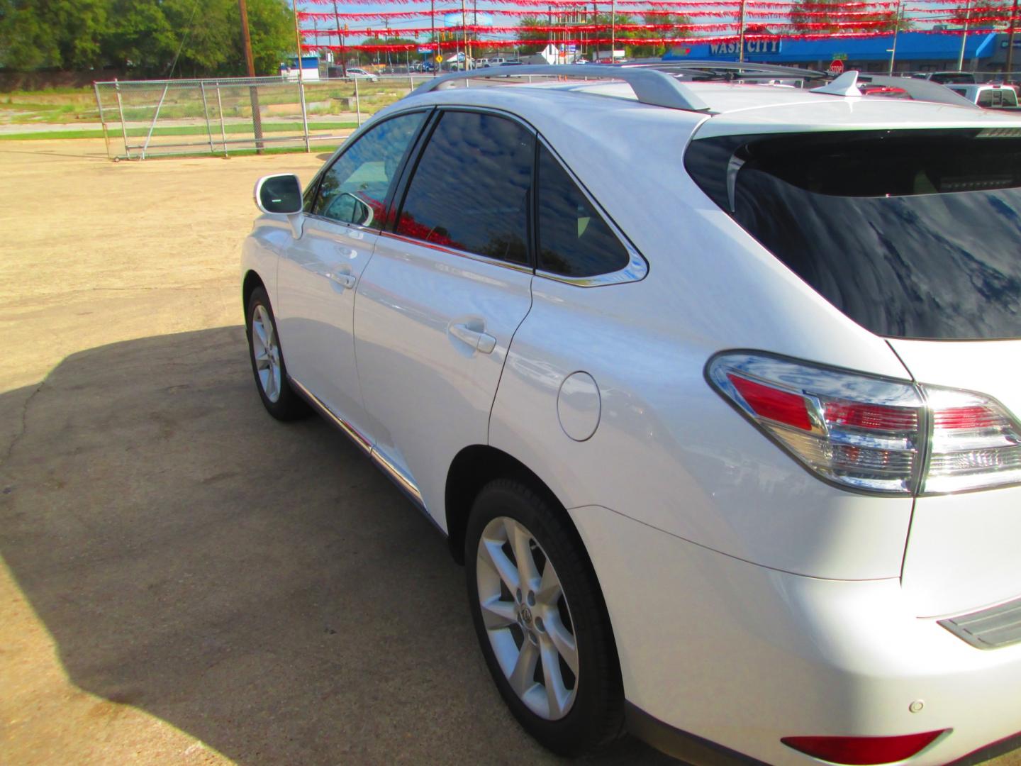 2011 WHITE Lexus RX 350 FWD (2T2ZK1BA2BC) with an 3.5L V6 DOHC 24V engine, 5-Speed Automatic transmission, located at 1815 NE 28th St., Fort Worth, TX, 76106, (817) 625-6251, 32.795582, -97.333069 - Photo#7