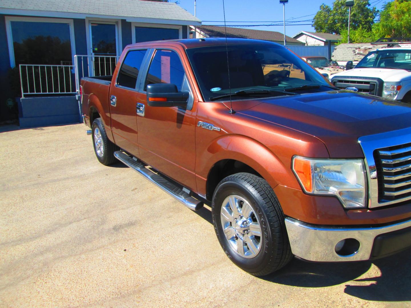 2011 BROWN Ford F-150 FX2 SuperCrew 5.5-ft. Bed 2WD (1FTFW1CF5BK) with an 5.0L V8 engine, 4-Speed Automatic transmission, located at 1815 NE 28th St., Fort Worth, TX, 76106, (817) 625-6251, 32.795582, -97.333069 - Photo#2