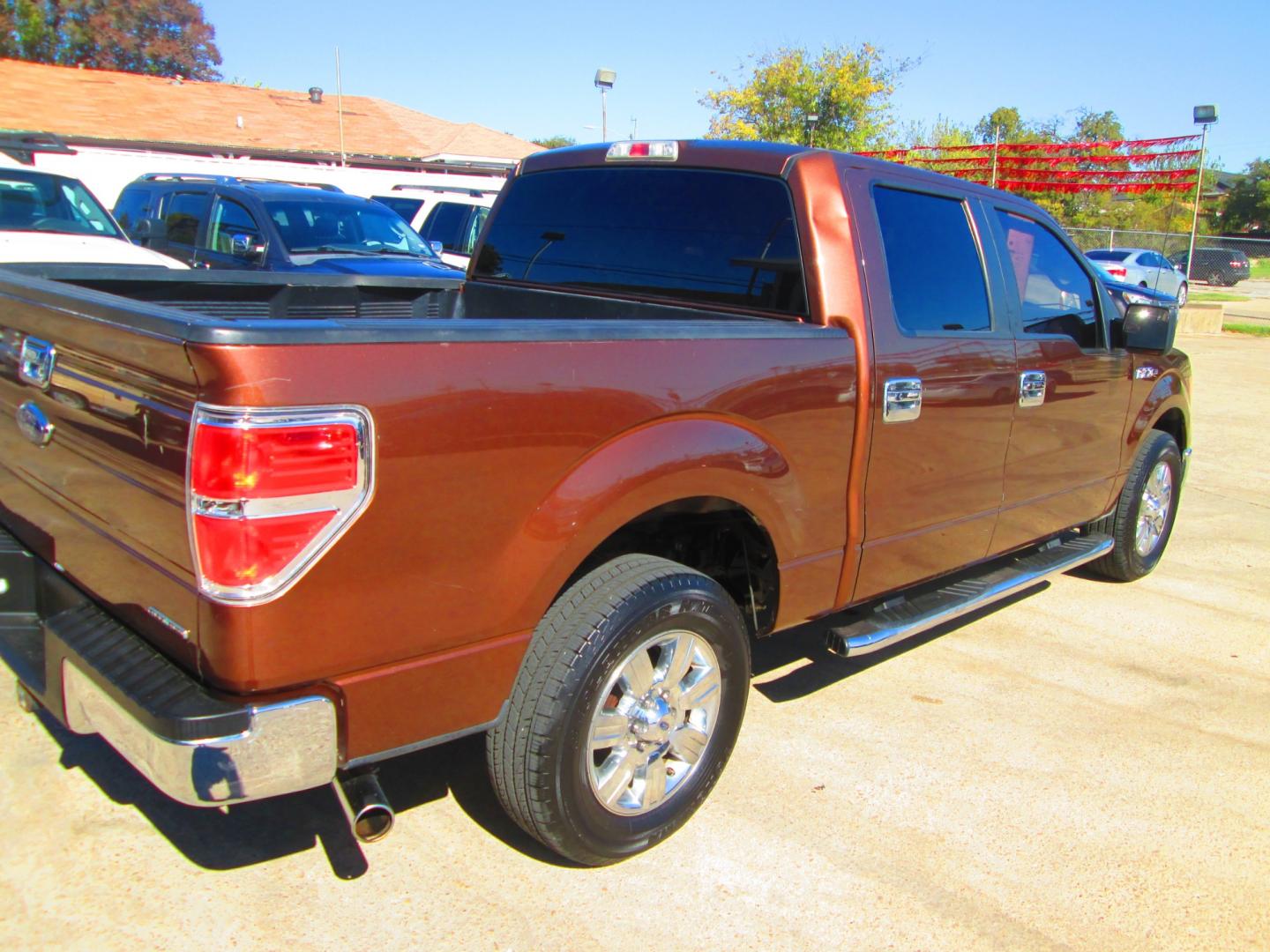 2011 BROWN Ford F-150 FX2 SuperCrew 5.5-ft. Bed 2WD (1FTFW1CF5BK) with an 5.0L V8 engine, 4-Speed Automatic transmission, located at 1815 NE 28th St., Fort Worth, TX, 76106, (817) 625-6251, 32.795582, -97.333069 - Photo#4