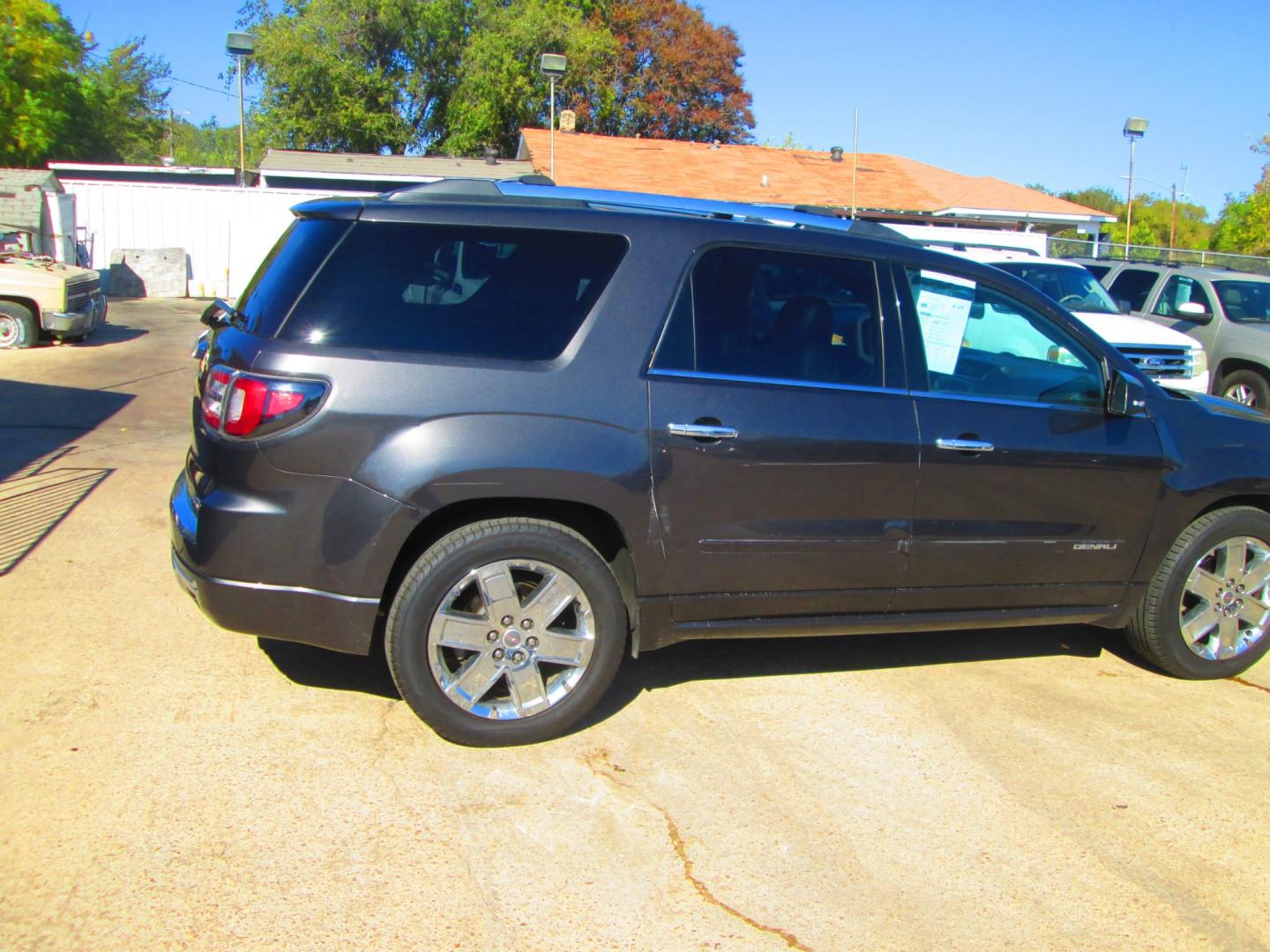 2015 GRAY GMC Acadia Denali AWD (1GKKVTKD1FJ) with an 3.6L V6 DOHC 24V engine, 6-Speed Automatic transmission, located at 1815 NE 28th St., Fort Worth, TX, 76106, (817) 625-6251, 32.795582, -97.333069 - Photo#3