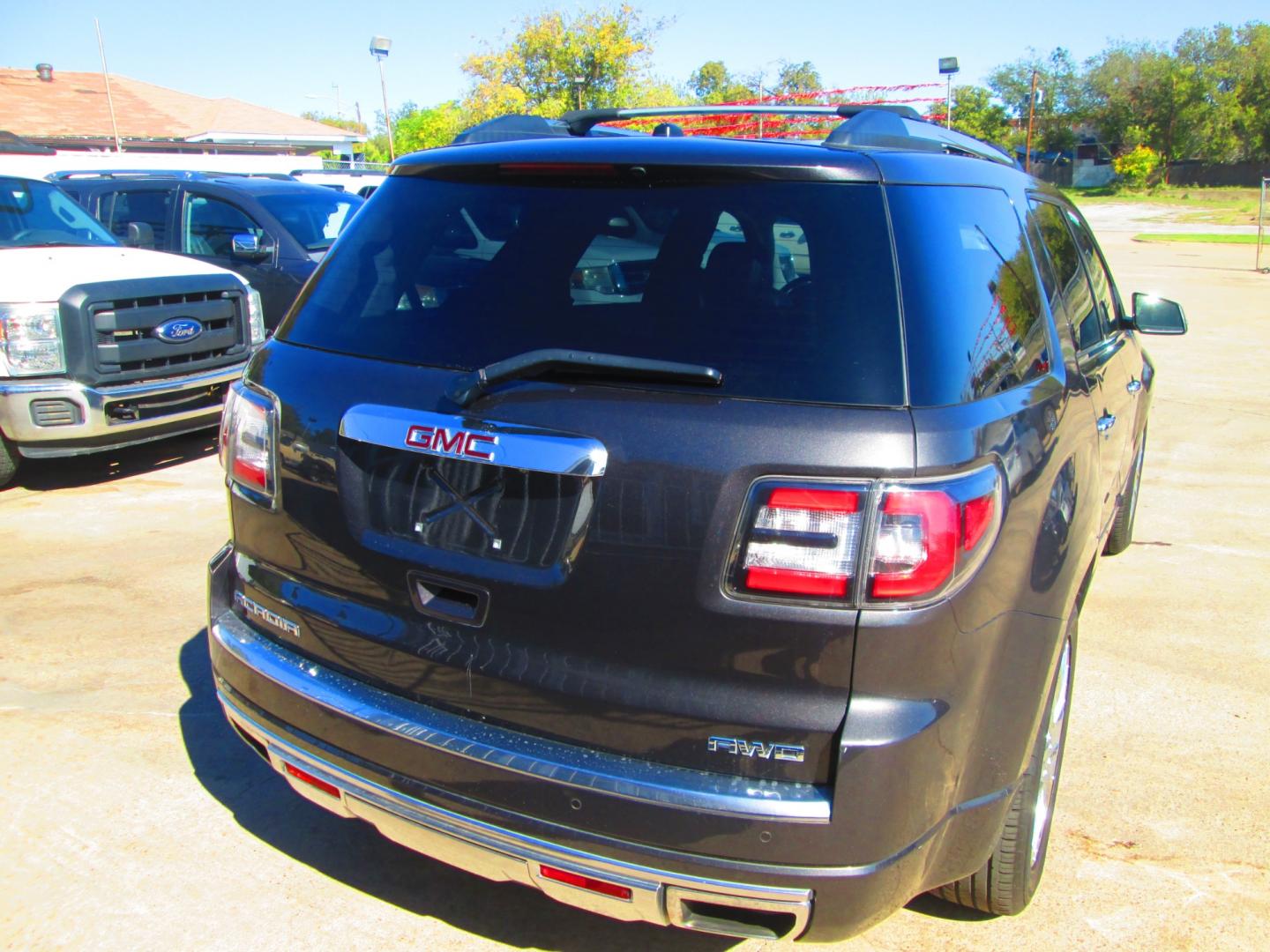 2015 GRAY GMC Acadia Denali AWD (1GKKVTKD1FJ) with an 3.6L V6 DOHC 24V engine, 6-Speed Automatic transmission, located at 1815 NE 28th St., Fort Worth, TX, 76106, (817) 625-6251, 32.795582, -97.333069 - Photo#4