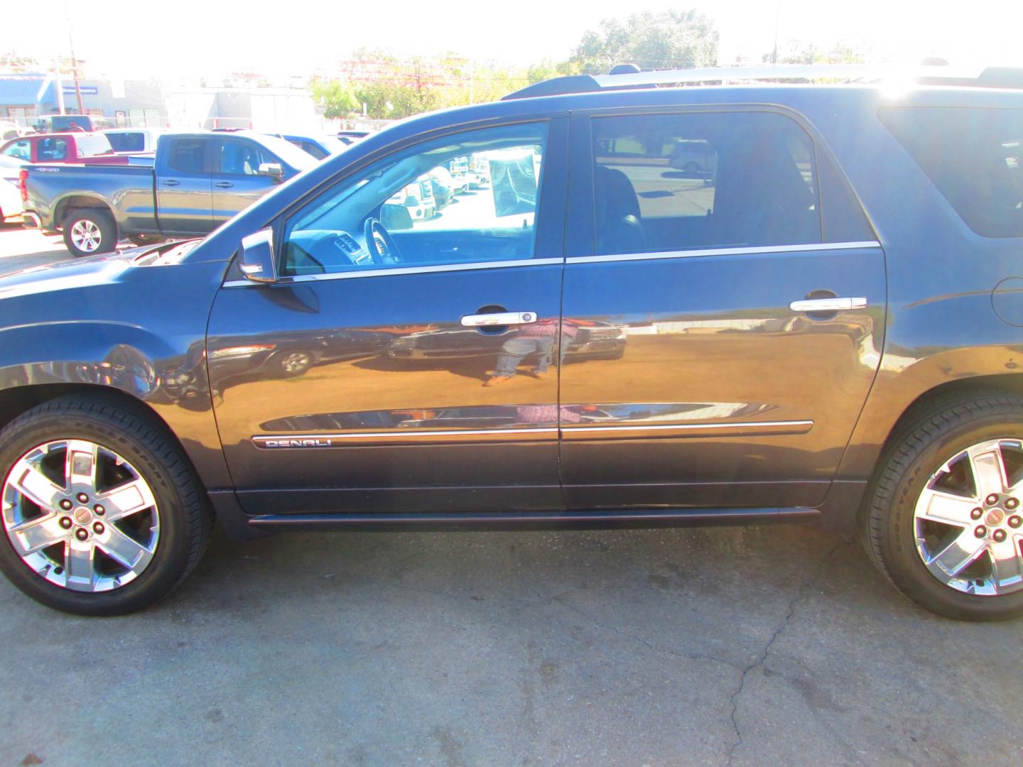 2015 GRAY GMC Acadia Denali AWD (1GKKVTKD1FJ) with an 3.6L V6 DOHC 24V engine, 6-Speed Automatic transmission, located at 1815 NE 28th St., Fort Worth, TX, 76106, (817) 625-6251, 32.795582, -97.333069 - Photo#7