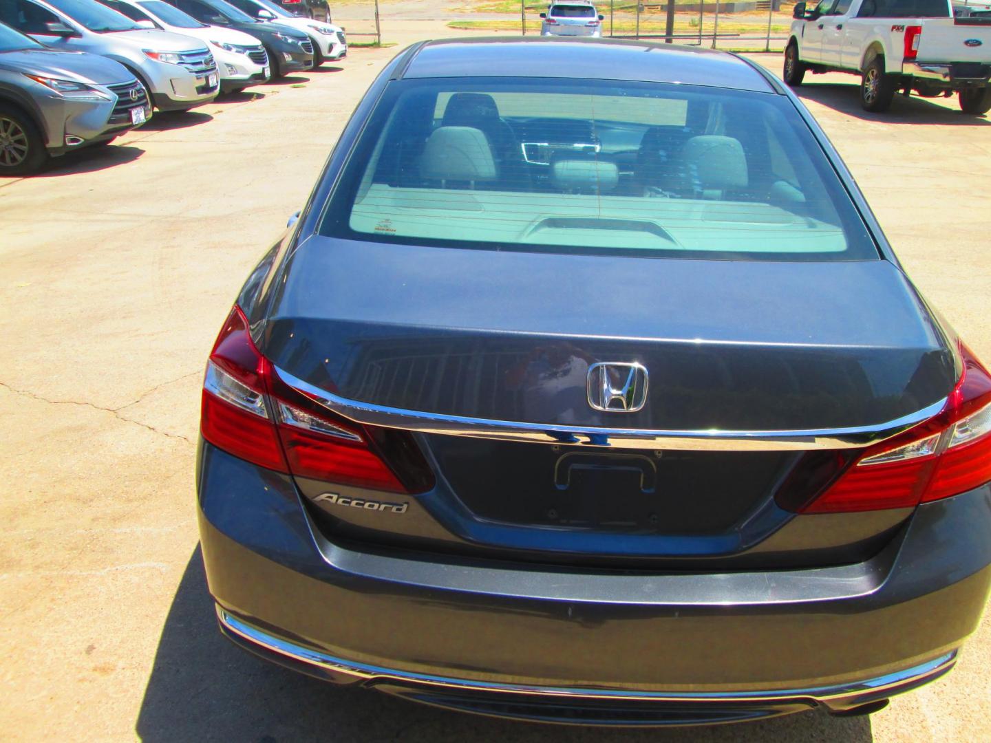 2017 GRAY Honda Accord (1HGCR2F33HA) , located at 1815 NE 28th St., Fort Worth, TX, 76106, (817) 625-6251, 32.795582, -97.333069 - Photo#5