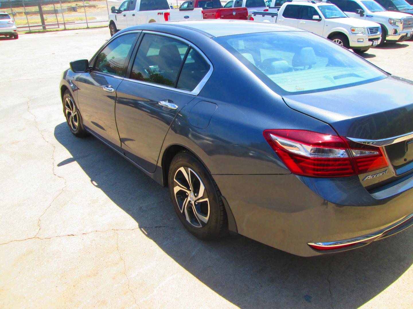 2017 GRAY Honda Accord (1HGCR2F33HA) , located at 1815 NE 28th St., Fort Worth, TX, 76106, (817) 625-6251, 32.795582, -97.333069 - Photo#6