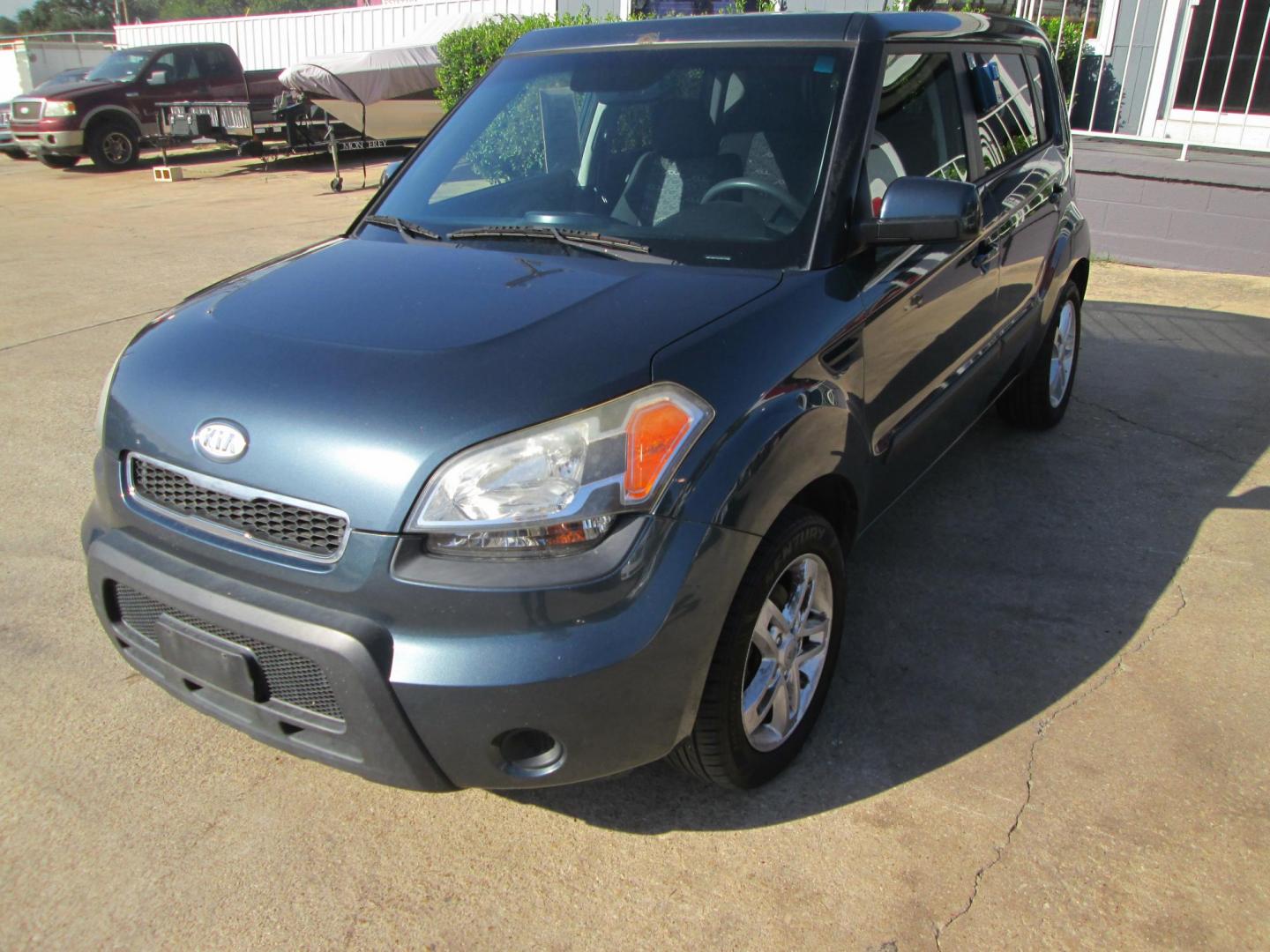 2011 BLUE Kia Soul ! (KNDJT2A25B7) with an 2.0L L4 DOHC 16V engine, located at 1815 NE 28th St., Fort Worth, TX, 76106, (817) 625-6251, 32.795582, -97.333069 - Photo#0