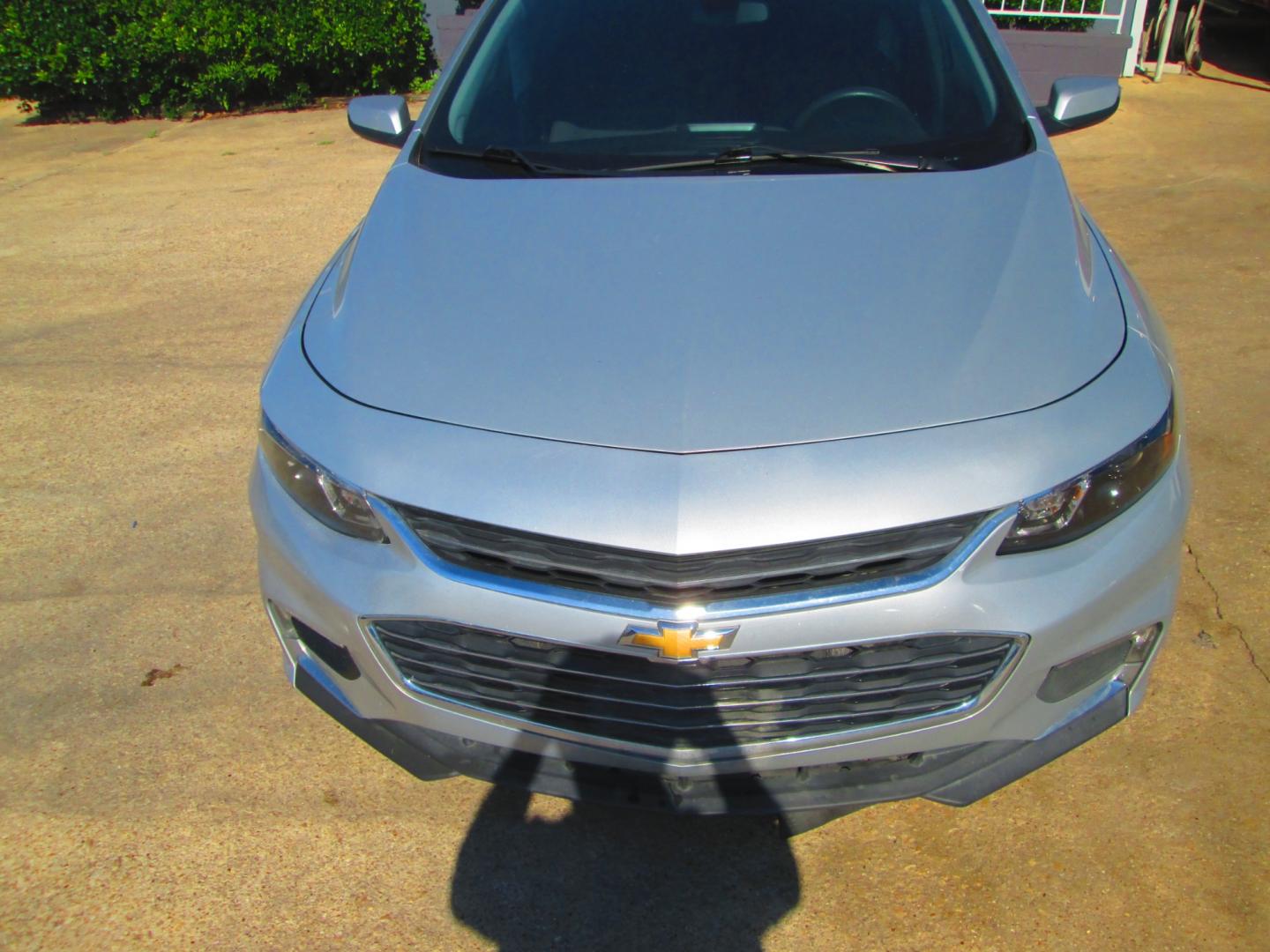 2018 SILVER Chevrolet Malibu (1G1ZD5ST0JF) , located at 1815 NE 28th St., Fort Worth, TX, 76106, (817) 625-6251, 32.795582, -97.333069 - Photo#1