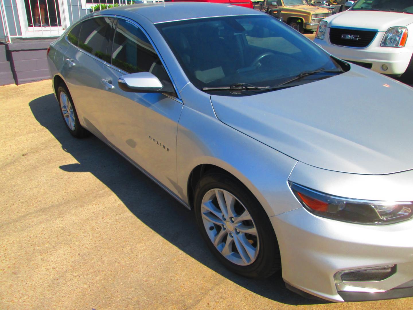 2018 SILVER Chevrolet Malibu (1G1ZD5ST0JF) , located at 1815 NE 28th St., Fort Worth, TX, 76106, (817) 625-6251, 32.795582, -97.333069 - Photo#2