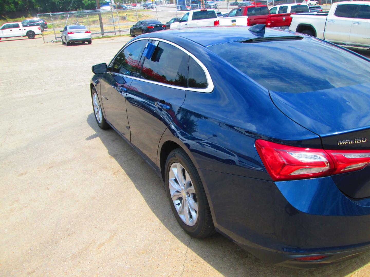 2020 BLUE /BLACK Chevrolet Malibu (1G1ZD5ST0LF) , located at 1815 NE 28th St., Fort Worth, TX, 76106, (817) 625-6251, 32.795582, -97.333069 - Photo#6