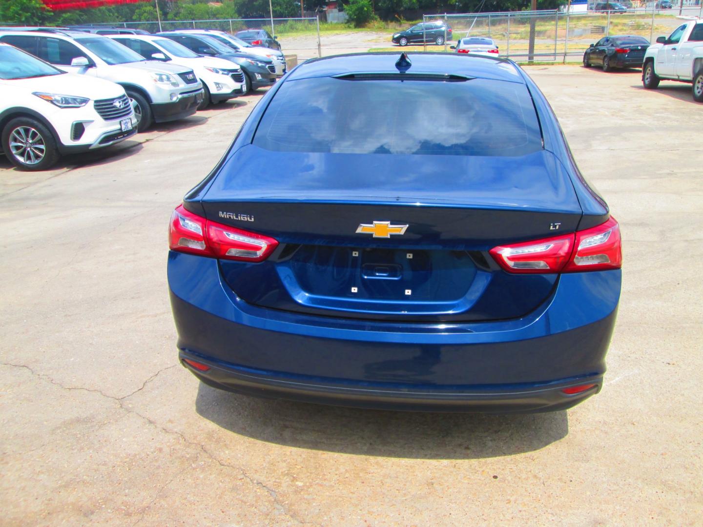 2020 BLUE /BLACK Chevrolet Malibu (1G1ZD5ST0LF) , located at 1815 NE 28th St., Fort Worth, TX, 76106, (817) 625-6251, 32.795582, -97.333069 - Photo#5