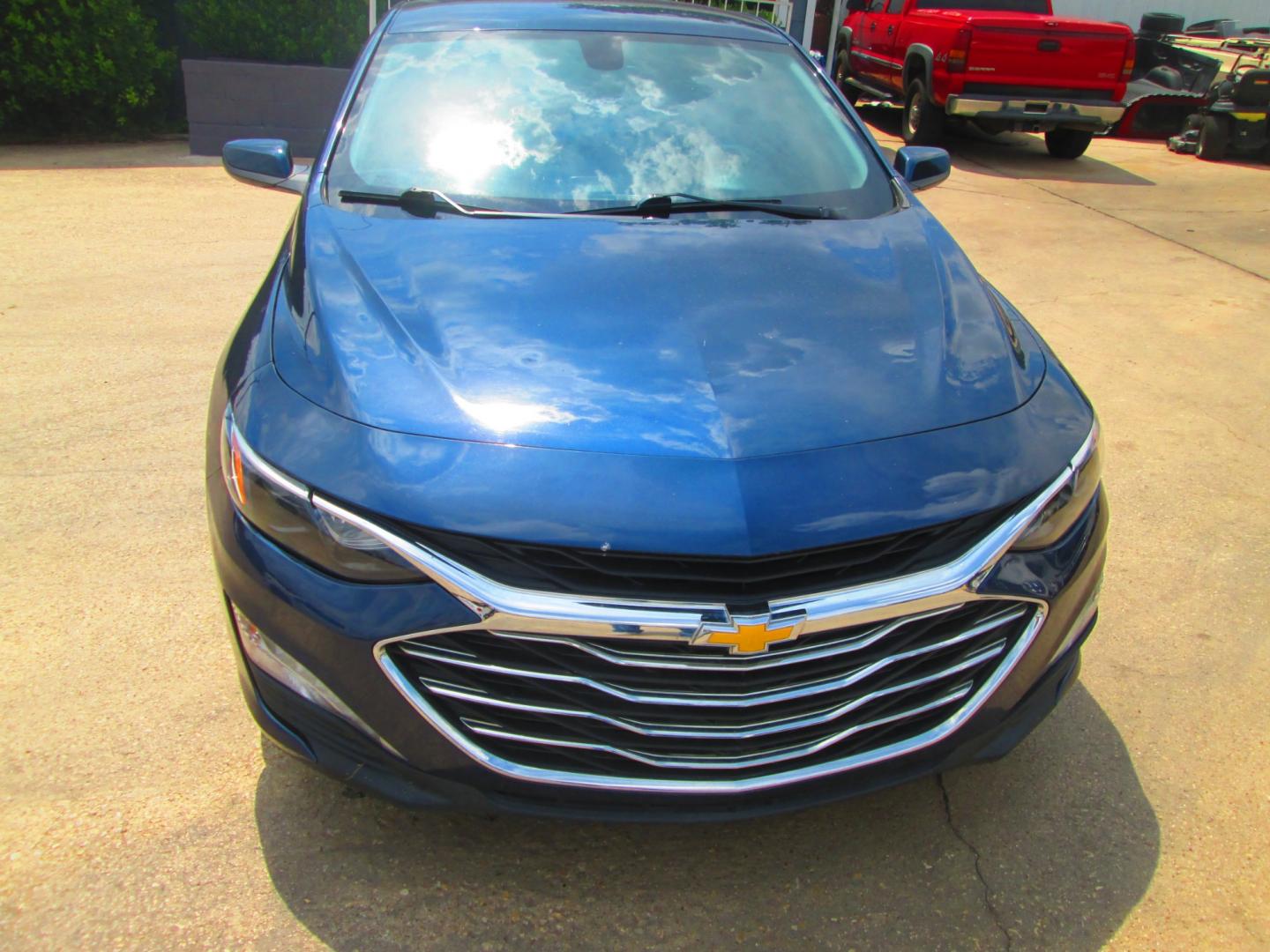 2020 BLUE /BLACK Chevrolet Malibu (1G1ZD5ST0LF) , located at 1815 NE 28th St., Fort Worth, TX, 76106, (817) 625-6251, 32.795582, -97.333069 - Photo#1