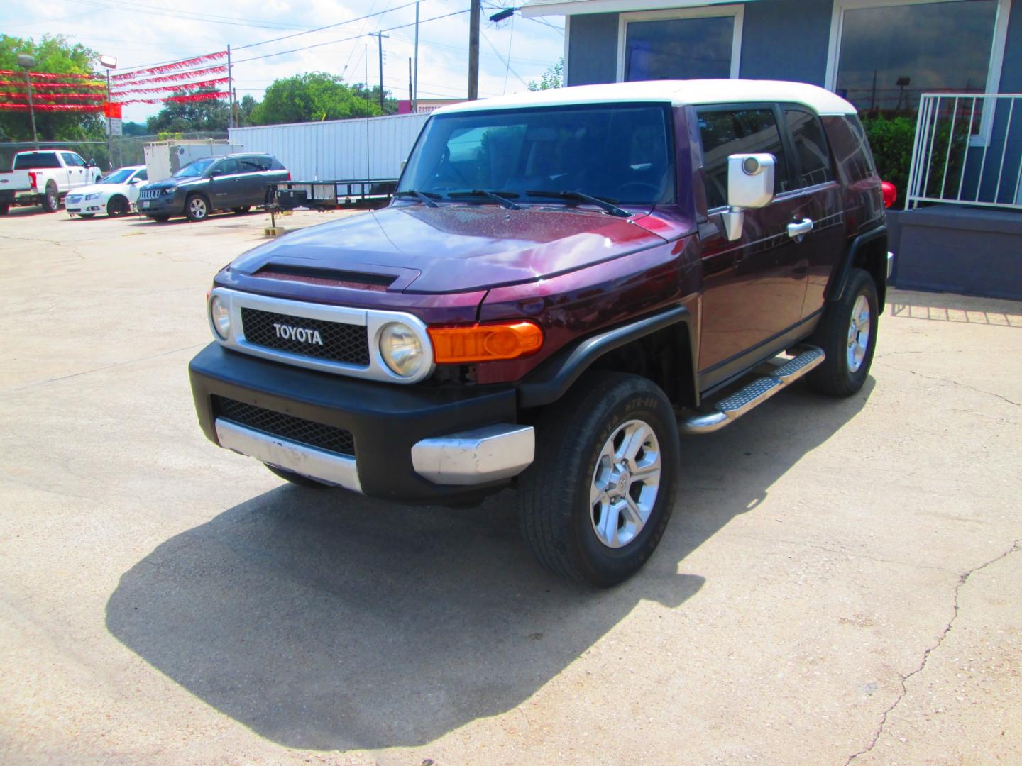 2007 BURGUNDY Toyota FJ Cruiser (JTEBU11F570) , located at 1815 NE 28th St., Fort Worth, TX, 76106, (817) 625-6251, 32.795582, -97.333069 - Photo#0