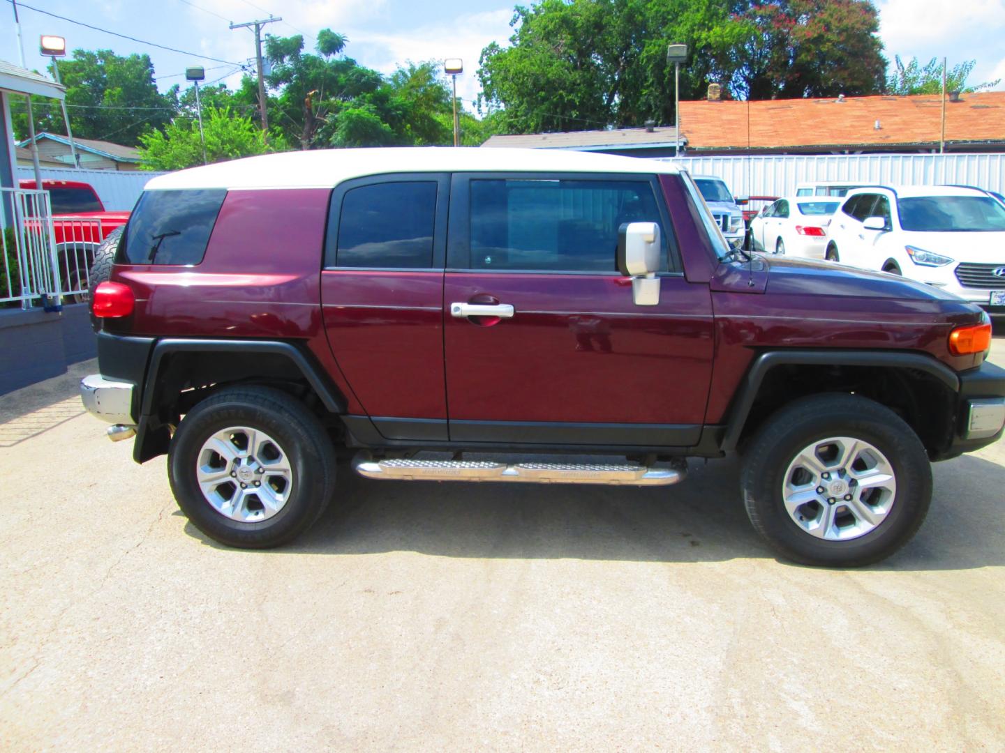 2007 BURGUNDY Toyota FJ Cruiser (JTEBU11F570) , located at 1815 NE 28th St., Fort Worth, TX, 76106, (817) 625-6251, 32.795582, -97.333069 - Photo#3