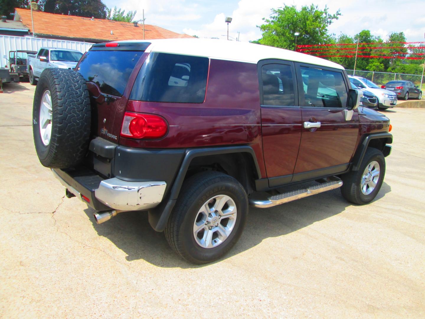 2007 BURGUNDY Toyota FJ Cruiser (JTEBU11F570) , located at 1815 NE 28th St., Fort Worth, TX, 76106, (817) 625-6251, 32.795582, -97.333069 - Photo#4