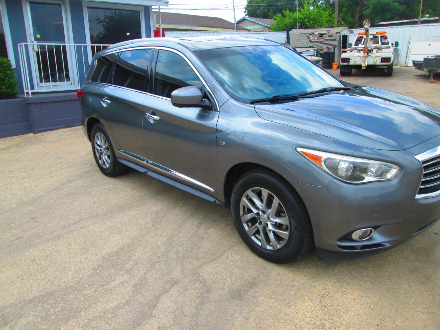 2015 GRAY Infiniti QX60 (5N1AL0MN8FC) , located at 1815 NE 28th St., Fort Worth, TX, 76106, (817) 625-6251, 32.795582, -97.333069 - Photo#2