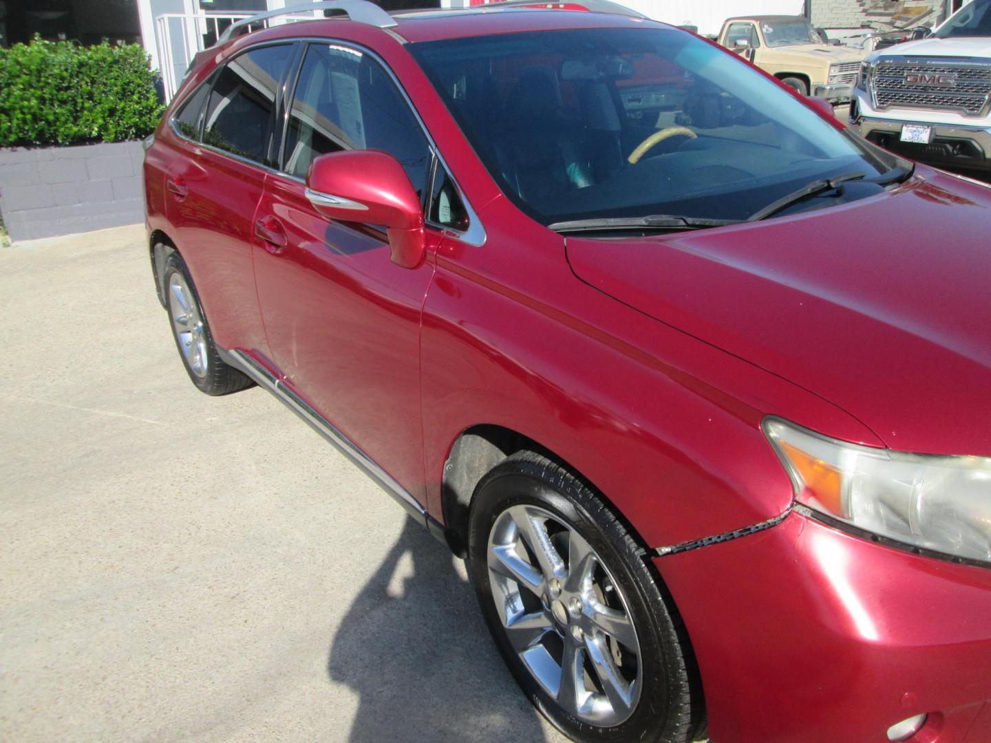 2011 RED Lexus RX 350 FWD (2T2ZK1BA2BC) with an 3.5L V6 DOHC 24V engine, 5-Speed Automatic transmission, located at 1815 NE 28th St., Fort Worth, TX, 76106, (817) 625-6251, 32.795582, -97.333069 - Photo#2