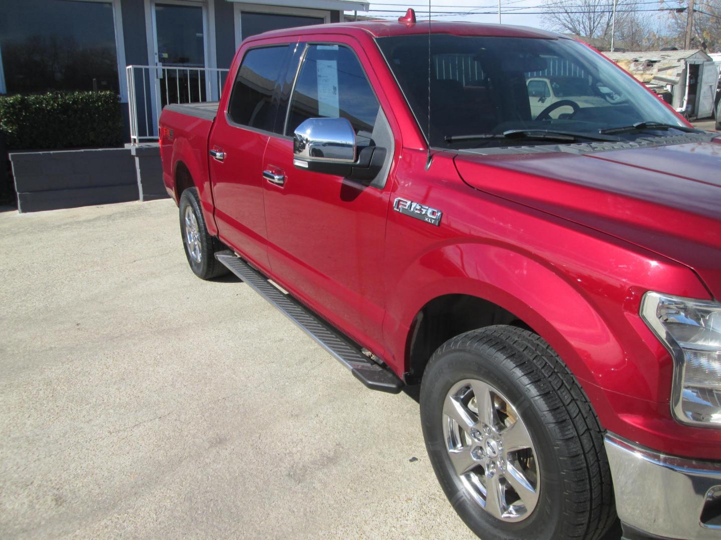 2018 RED Ford F-150 XLT SuperCrew 5.5-ft. Bed 4WD (1FTEW1EG8JK) with an 3.5L V6 TURBO engine, 6A transmission, located at 1815 NE 28th St., Fort Worth, TX, 76106, (817) 625-6251, 32.795582, -97.333069 - Photo#2