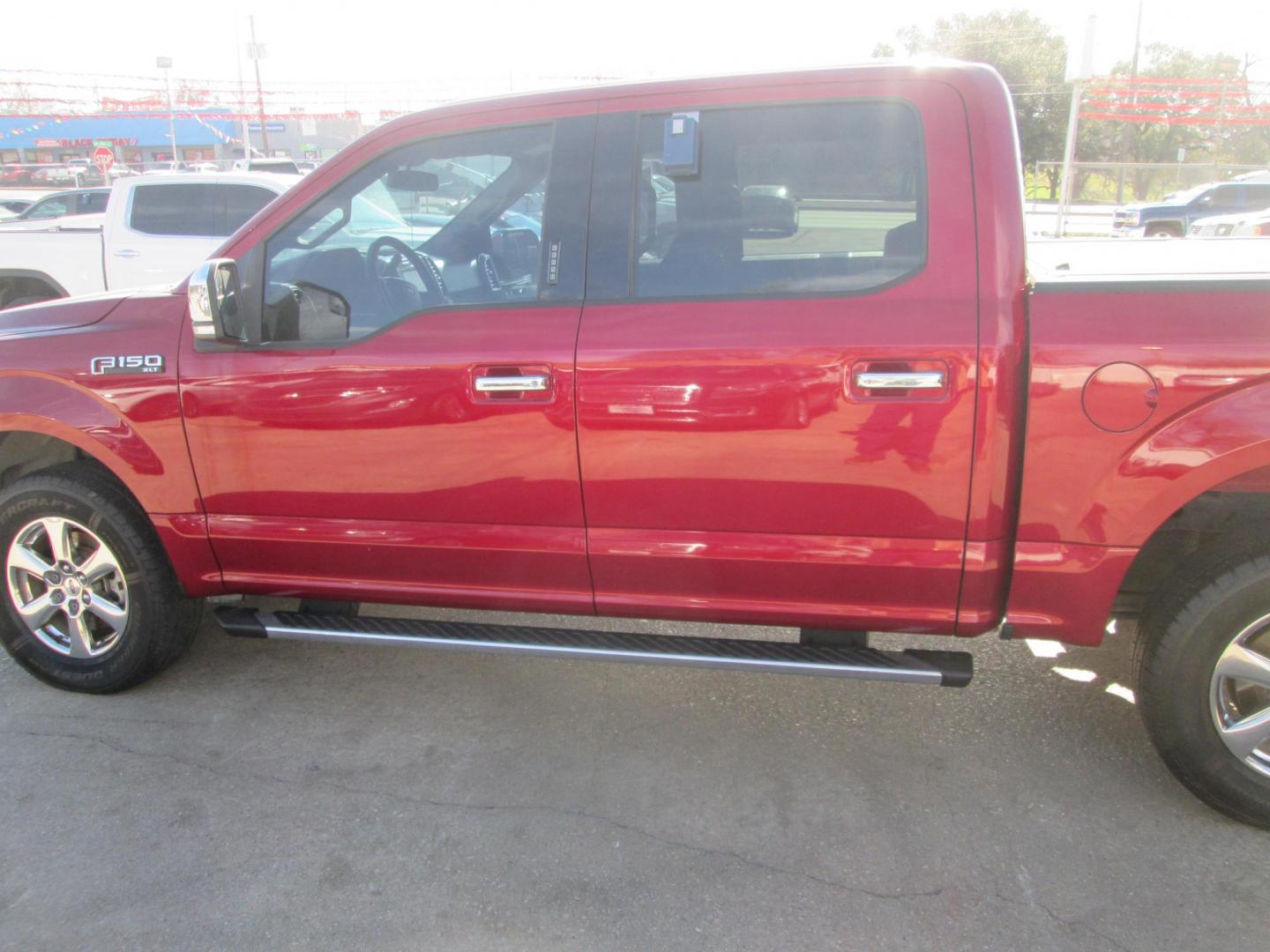 2018 RED Ford F-150 XLT SuperCrew 5.5-ft. Bed 4WD (1FTEW1EG8JK) with an 3.5L V6 TURBO engine, 6A transmission, located at 1815 NE 28th St., Fort Worth, TX, 76106, (817) 625-6251, 32.795582, -97.333069 - Photo#7