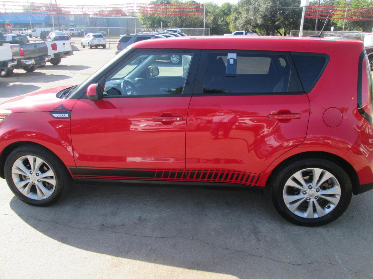 2016 RED Kia Soul + (KNDJP3A51G7) with an 2.0L L4 DOHC 16V engine, 6A transmission, located at 1815 NE 28th St., Fort Worth, TX, 76106, (817) 625-6251, 32.795582, -97.333069 - Photo#9