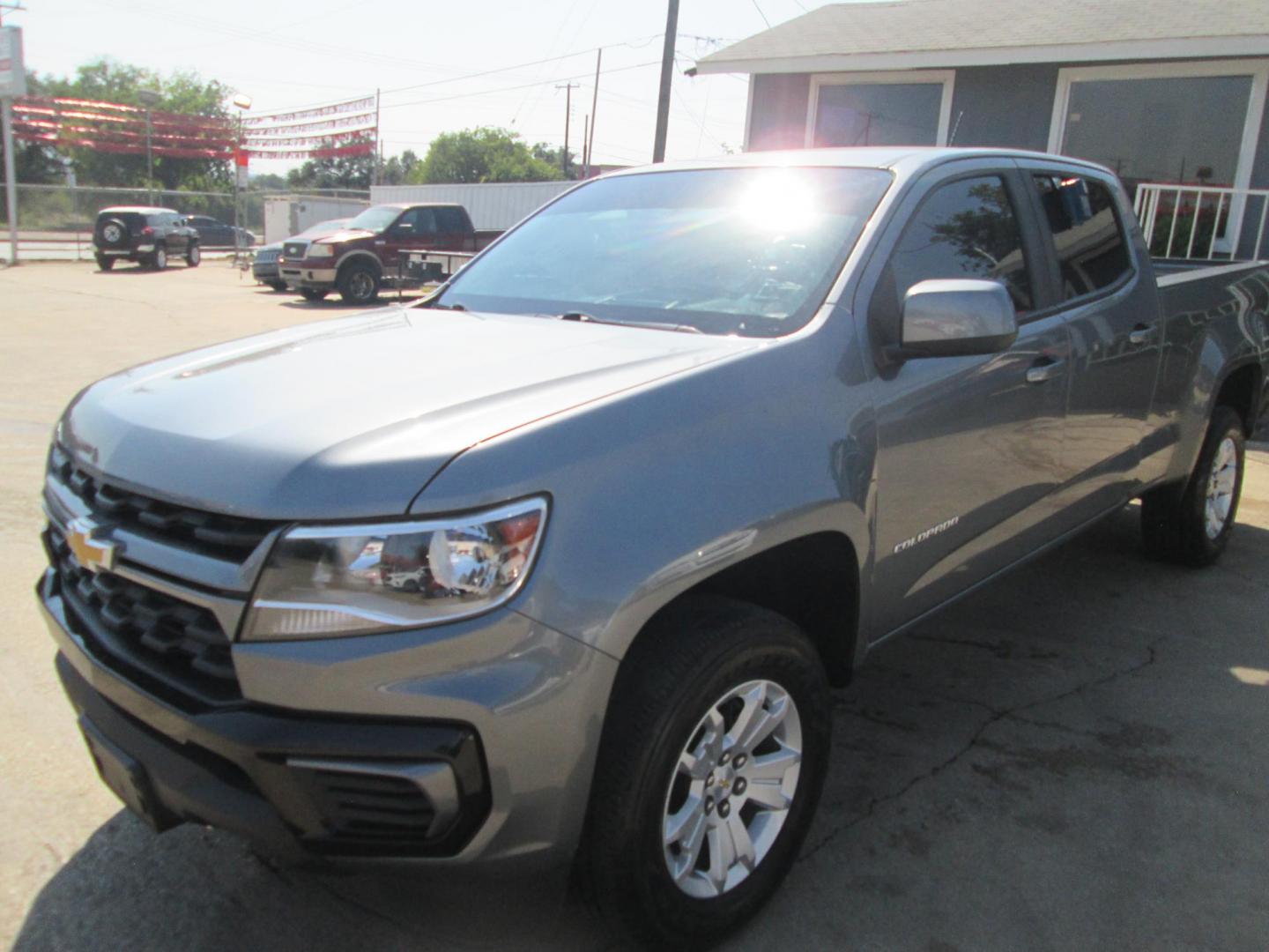 2021 GRAY Chevrolet Colorado LT Crew Cab Long Box 2WD (1GCGSCEN6M1) with an 3.6L V6 DOHC 24V GAS engine, 6A transmission, located at 1815 NE 28th St., Fort Worth, TX, 76106, (817) 625-6251, 32.795582, -97.333069 - Photo#0